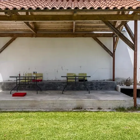 Aias Appartement Pondi